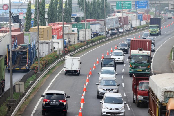 Ilustrasi lawan arus. (Foto: Antara Foto/Risky Andrianto)