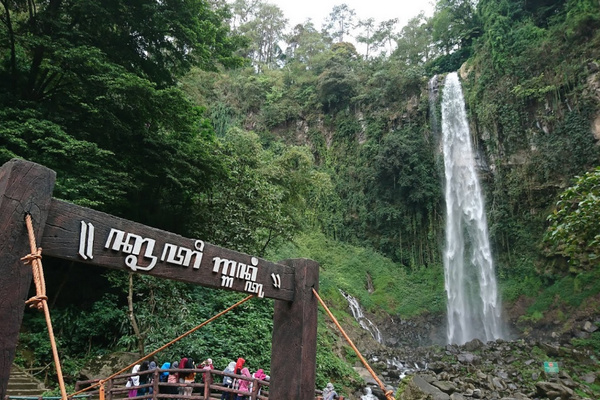 Lokawisata Grojogan Sewu di Kelurahan Kalisoro, Kecamatan Tawangmangu, Kabupaten Karanganyar, Jateng. (Foto: Google Maps/nurcahyo janarto)