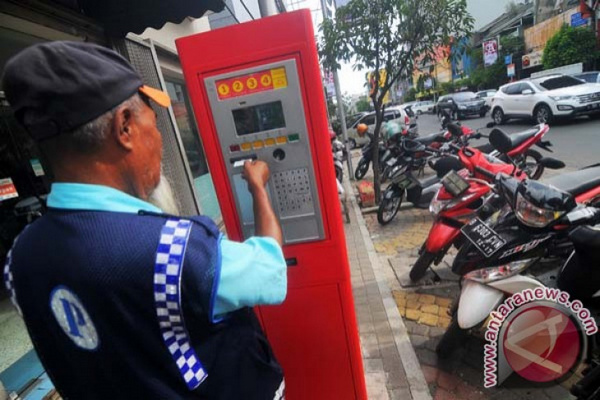 Mesin parkir meter di Jakarta. (Foto: Antara Foto/Zabur Karuru)