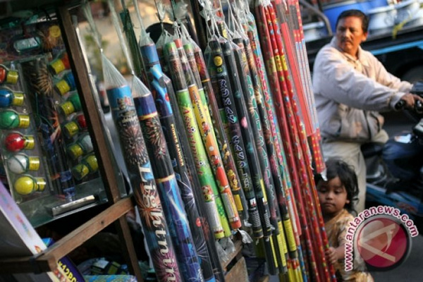 Ilustrasi petasan. (Foto: Antara/Arief Priyono)