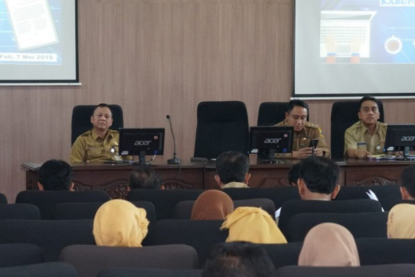 Sosialisasi pengelolaan tata naskah dinas elektronik di Ruang Penjawi Setda Kabupaten Pati, Jateng, Selasa (7/5). (Foto: Pemkab Pati)