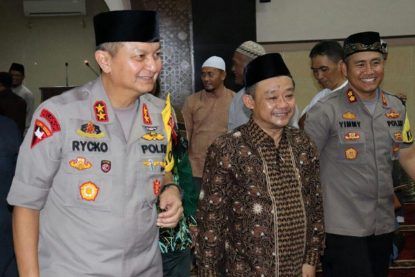 Kapolda Jateng, Irjen Rycko Amelza Dahniel (kiri). (Foto: Polres Sragen)