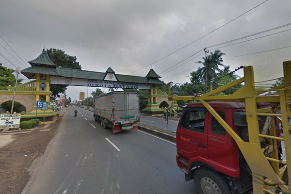Gapura Selamat Datang di Kabupaten Batang, Jateng, Jalan Raya Semarang-Batang, Kelurahan Sambong, Kecamatan Batang. (Foto: Google Street View)