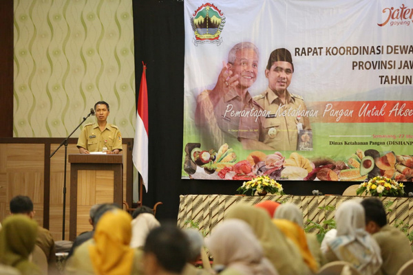 Kepala DKP Jateng, Agus Wariyanto, memberikan sambutan kala Pembukaan Rapat KoordinasiDewan Ketahan Pangan Jateng 2019 di Hotel Pandanaran, Kota Semarang, Senin(27/5). (Foto: Pemprov Jateng)