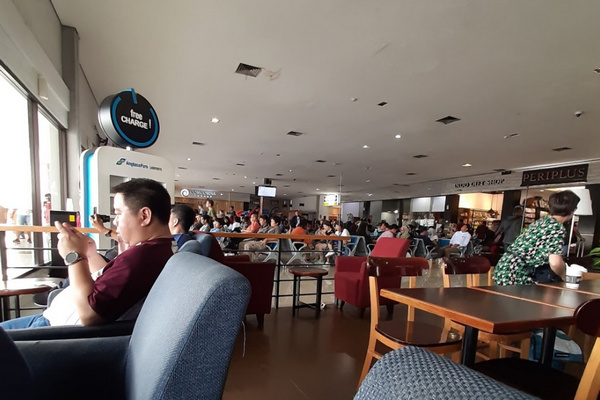 Ruang Tunggu A Bandara Adisutjipto, Kabupaten Sleman, DIY. (Foto: Google Maps/Herman Broncos)