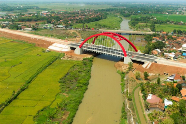 Jembatan Kali Kuto berdiri di ruas tol Batang-Semarang, Jateng. (Foto: Kementerian PUPR)