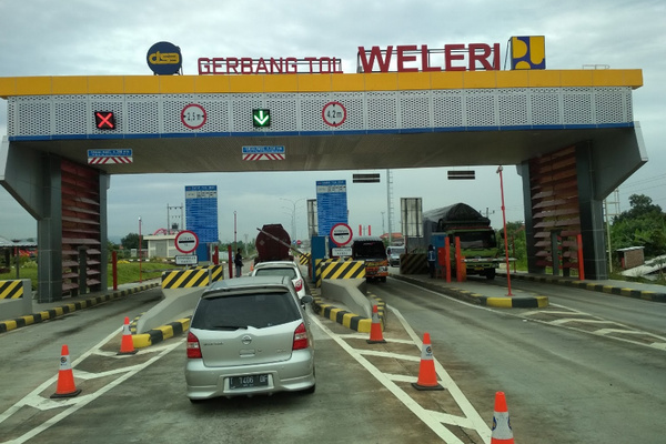 Gerbang Tol Weleri di ruas tol Batang-Semarang, Kabupaten Kendal, Jateng. (Foto: Google Maps/Putu Kusnan)