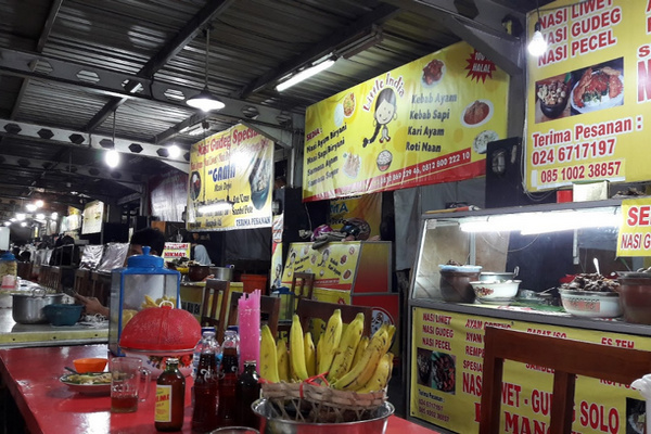 Kawasan kuliner di Simpang Lima, Kota Semarang, Jateng. (Foto: Google Maps/Jeffsean Yefuna)