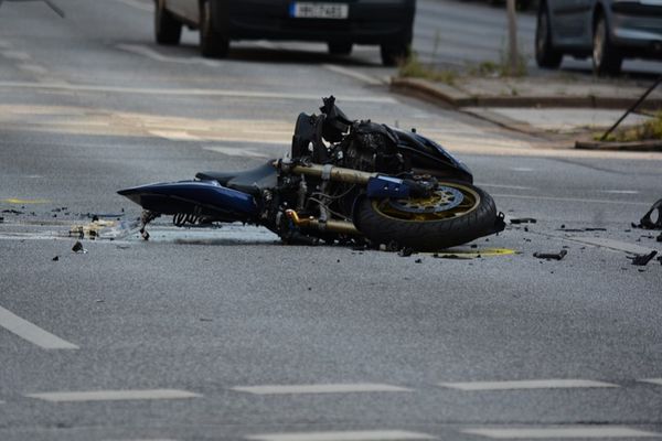 Sepeda motor terlibat Kecelakaan (Pixabay).