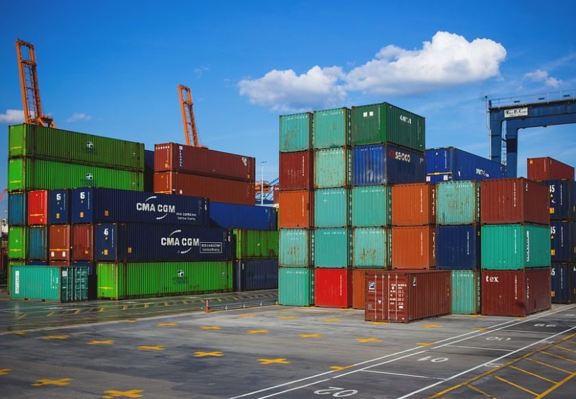 Ilustrasi peti kemas ekspor (Pixabay).