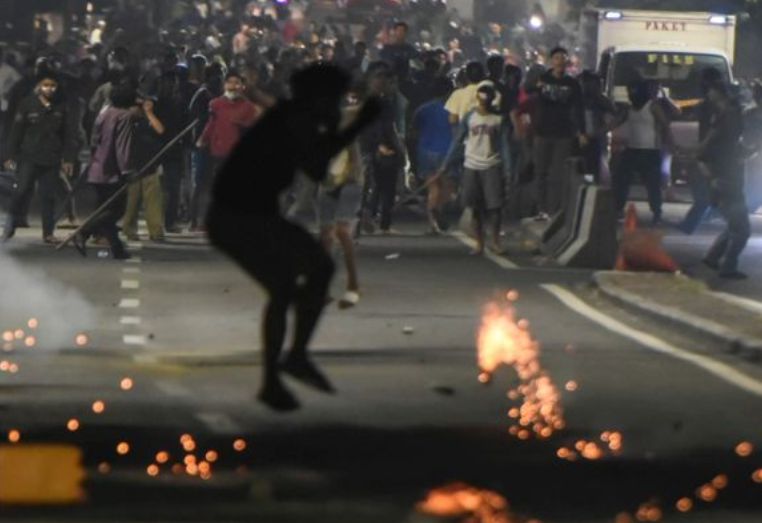 Kericuhan massa aksi 22 Mei di Jakarta, Rabu (22/05)/Foto: Antara.
