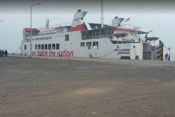 KMP Kalibodri bersandar di Pelabuhan Penyeberangan Kendal, Jateng. (Foto: Google Maps/Erick Affan)