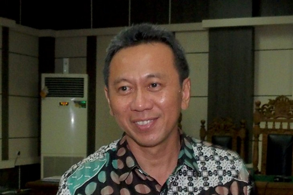 Bekas Bupati Kebumen, Yahya Fuad, saat menjalani sidang kasus suap sejumlah proyek senilai Rp12 miliar di Pengadilan Tipikor Semarang, Jateng, 3 Oktober 2018. (Foto: Antara Foto/R. Rekotomo)