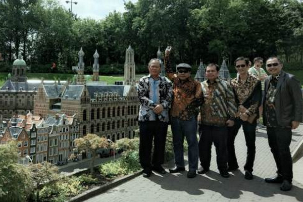 Bupati Agus Bastian bersama pejabat teras Purworejo saat pelesiran ke Belanda. (Foto: ist)