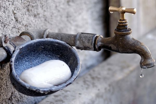 Ilustrasi distribusi air bersih (Pixabay).