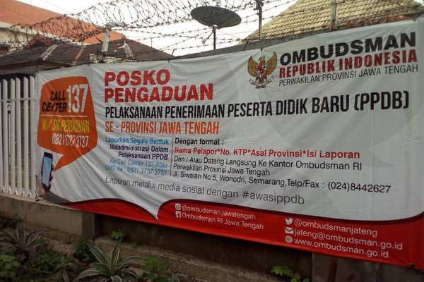 Spanduk Posko Pengaduan PPDB terbentang di depan kantor Ombudsman Jateng di Kota Semarang, Jateng. (Foto: Google Maps/Merlina Sukses)