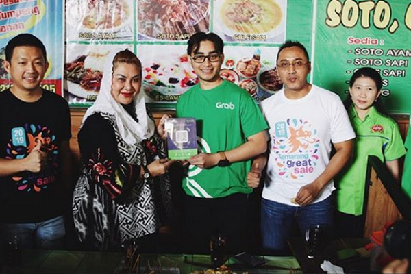 Wakil Wali Kota Semarang, Hevearita G. Rahayu (kedua kiri), saat membukaan Semarang Great Sale 2019 di Pasar Peterongan, Kota Semarang, Jateng, Jumat (28/6). (Foto: Instagram/@semaranggreatsale)