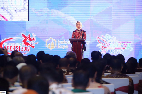 Ketua Umum Apeksi, Airin Rachmi Diany, saat pembukaan Rakernas XIV Apeksi di Kota Semarang, Jateng, Rabu (3/7). (Foto: Kemenpan RB)