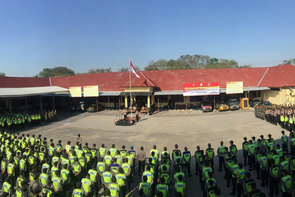 Apel gelar pergeseran pasukan pengamanan pilkades di Mapolres Grobogan, Jateng, Selasa (9/7). (Foto: Polres Grobogan)