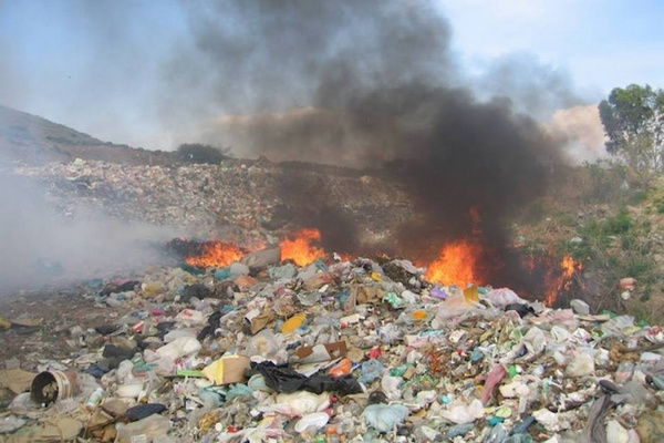 Ilustrasi. (Foto: Facebook/@Dontburnplastic)