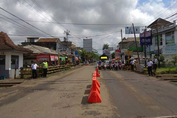 Perlintasan sebidang pada ruas jalan provinsi Buntu-Kroya-Salarang di Kecamatan Kroya, Kabupaten Cilacap, Jateng. (Foto: Pemprov Jateng)