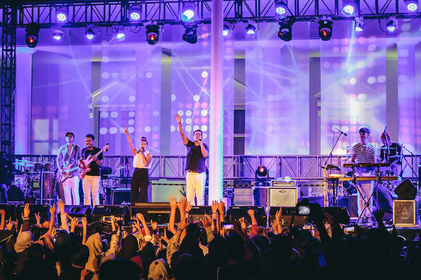 Malik & D'Essentials saat tampil pada acara Romansa Boyolali di Kabupaten Boyolali, Jateng, 2017. (Foto: Flickr/Nino Nirmolo)