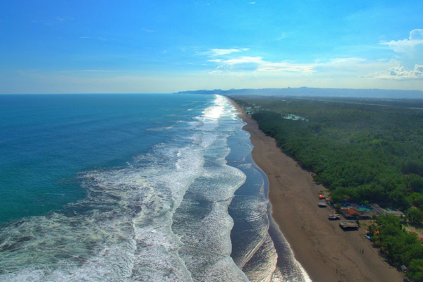 Panorama Pantai Petanahan di Kabupaten Kebumen, Jateng. (Foto: Google Maps/Arif Drone)