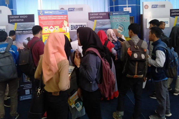 Para pencari kerja memadati bursa kerja. (Foto: BNP2TKI)