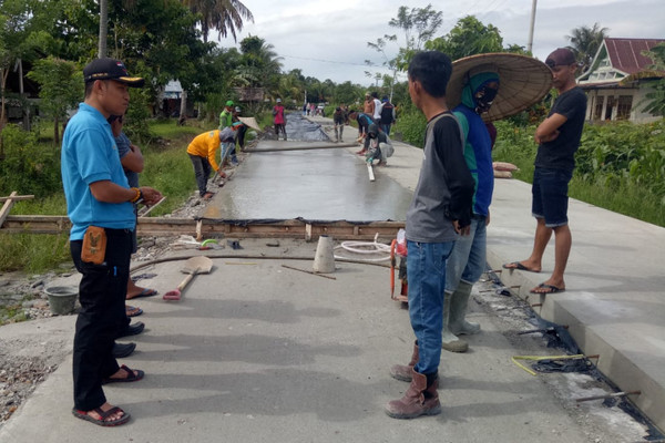 Perbaikan jalan. (Foto: Pemkab Luwu Utara)