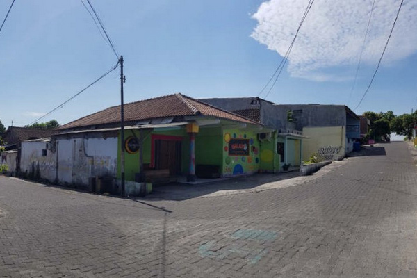 Situasi salah satu ruas jalan di kompleks Argorejo atau lokalisasi Suna Kuning, Kota Semarang, Jateng. (Foto: Antara/IC Senjaya)