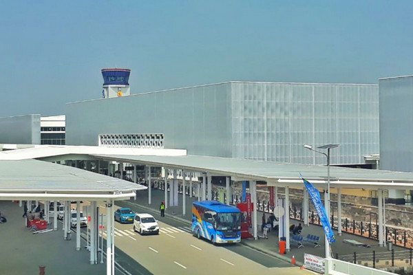 Bus Trans Semarang di Bandara Ahmad Yani, Kota Semarang, Jateng. (Foto: Instagram/srg_ap1)