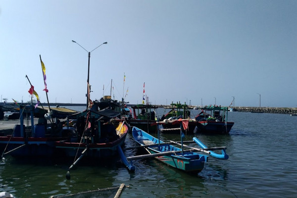 Perahu nelayan ditambatkan di Pantai Teluk Penyu, Kabupaten Cilacap, Jateng. (Foto: Google Maps/dik wati)