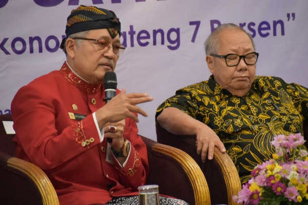  Tengah  Sri Puryono KS saat dialog interaktif "Idola Business Gathering" di Hotel Ciputra Semarang, Kamis (5/9/2019). Hadir pula sebagai narasumber Ketua Asosiasi Pengusaha Indonesia (Apindo) Jateng, Frans Kongi, Ekonom Undip Firmansyah, dan Kepala Grup Advisor dan Pengembangan Ekonomi Bank Indonesia Iss Savitri Hafid.