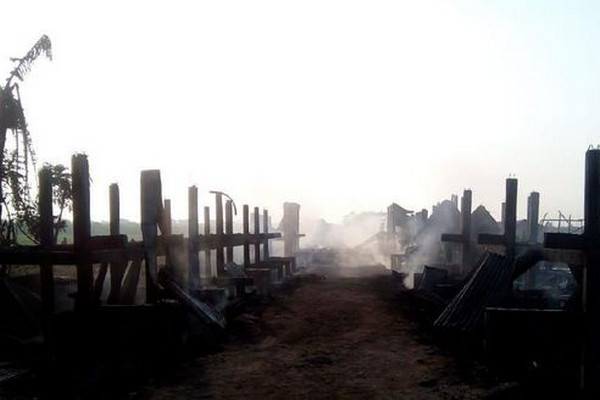 Kondisi kandang kambing yang ludes terbakar di Kabupaten Kudus, Jateng, Senin (9/9). (Foto: Dok. Kecamatan Mejobo)