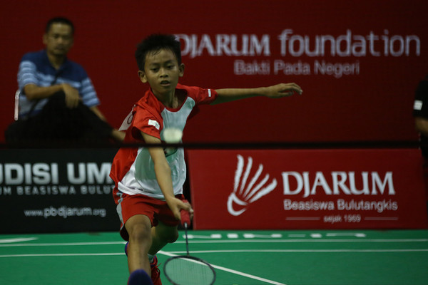 Seorang anak mengikuti Audisi Umum Bulutangkis PB Djarum. (Foto: PB Djarum)