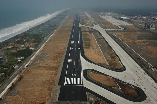 Landasan pacu Yogyakarta International Airport (YIA) berada di pesisir selatan Jawa, Kecamatan Temon, Kabupaten Kulon Progo, DIY. (Foto: Instagram/@rejalangit_)