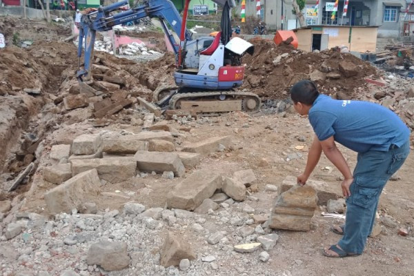 Proyek pembangunan tempat istirahat di Desa Dieng Wetan, Kecamatan Kejajar, Kabupaten Wonosobo, Jateng. (Foto: RRI/Robin Abdulrahman)