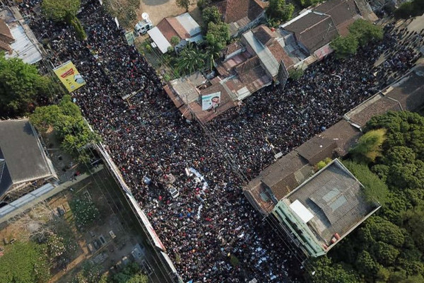 Aksi #GejayanMemanggil di ruas Jalan Affandi dan Jalan Kolombo, Kabupaten Sleman, DIY, Senin (23/9). (Foto: Twitter/@vkrlz)
