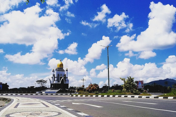 Tugu Giri Menang Square merupakan ikon Kabupaten Lombok Barat, NTB. (Foto: Google Maps/Ocha Denta Wijaya)