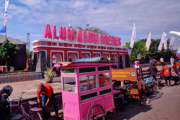 Alun-alun Kabupaten Brebes, Jateng. (Foto: missnindy.com)