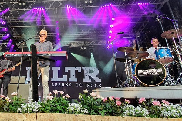 Michael Learns To Rock (MLTR) kala konser. (Foto: Instagram/@michaellearnstorock)