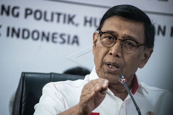 Menko Polhukam, Wiranto, memberikan keterangan pers terkait revisi UU KPK di Jakarta, Rabu (18/9). (Foto: Antara Foto/Aprillio Akbar)