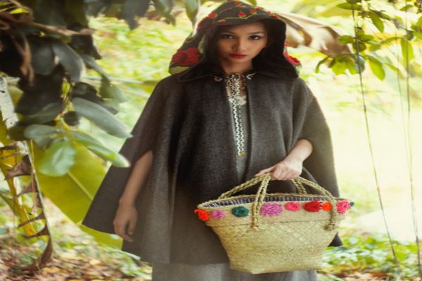 Produk fesyen karya desainer Merdi Sihombing yang akan dipamerkan di ajang Eco Fashion Week Indonesia 2019 di Belgia, Jumat (04/10).