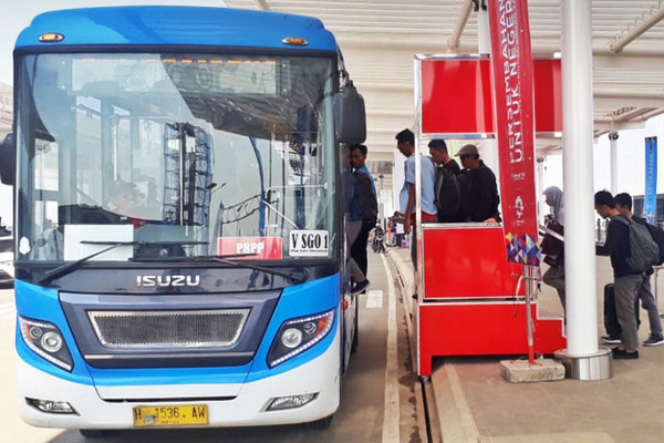 Bus Trans Semarang di Bandara Ahmad Yani, Kota Semarang, Jateng. (Foto: Instagram/srg_ap1)