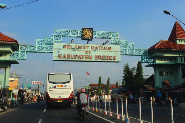 Gerbang Selamat Datang Kabupaten Brebes, Jateng. (Foto: mapio.net)