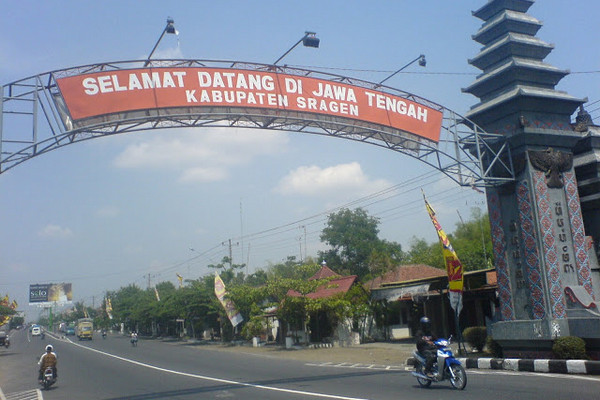 Gerbang Selamat Datang di Kabupaten Sragen, Jateng. (Foto: beritasragen.blospot.com)