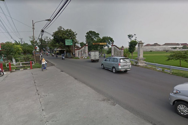 Suasana simpang tiga di Desa Kadilangu, Kecamatan Baki, Kabupaten Sukoharjo, Jateng, Januari 2016. (Foto: Google Street View)