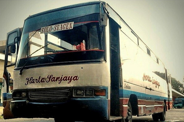 Bus Harta Sanjaya trayek Surakarta-Sragen. (Foto: Instagram/@gunturmotion)