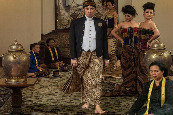 GPH Paundrakarna Sukmaputra Jiwanegara (tengah). (Foto: Instagram/@gphpaundrakarna)