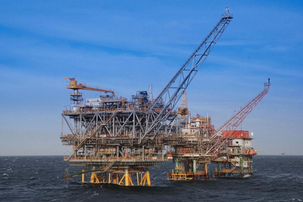 Eksplorasi migas di tengah laut. (Foto: Kementerian ESDM)